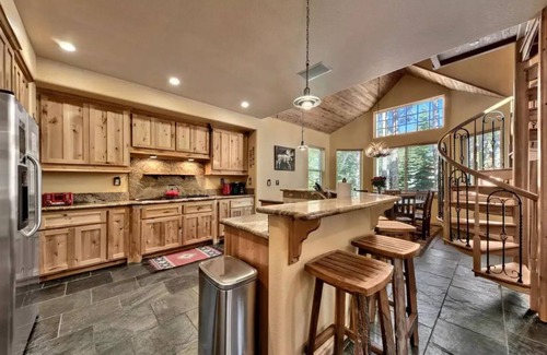 Tahoe Paradise House | Luxury House, Hot Tub, Pet Friendly, Pool Table, EV Chargern