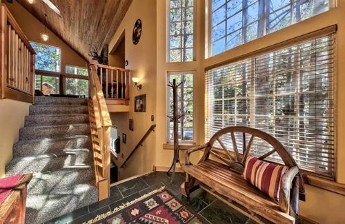 Tahoe Paradise House | Luxury House, Hot Tub, Pet Friendly, Pool Table, EV Chargern