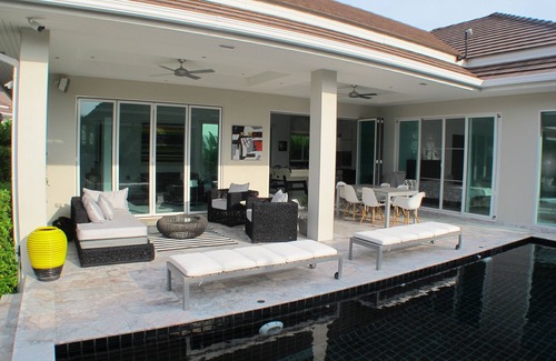 Hua Hin Villa | Luxury house in a quiet and charming area. 10 minutes drive to town and beaches