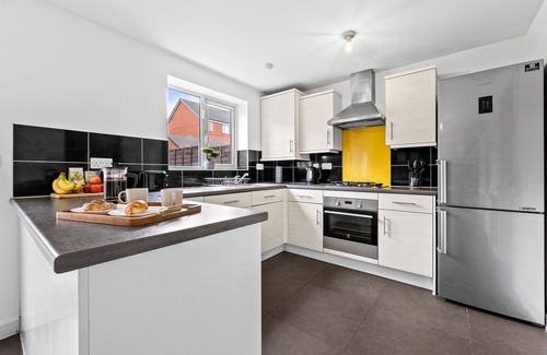 Birmingham House | Luxury House Sleeps 8, Bullring/City Centre, Free Parking, WiFi, King Size Beds