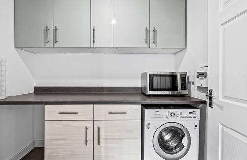Birmingham House | Luxury House Sleeps 8, Bullring/City Centre, Free Parking, WiFi, King Size Beds