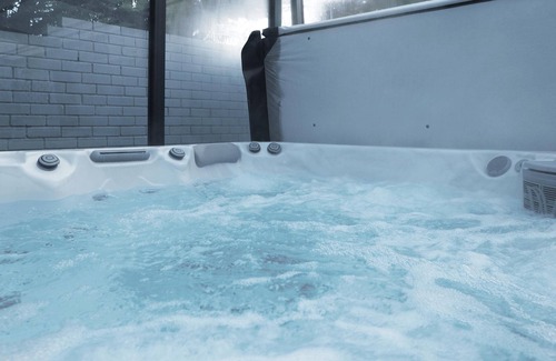 Lisvane House | Luxury House, Swimming Pool, Hot Tub, Sauna