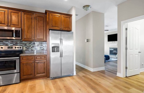 Gillespie Park House | Luxury House Walking Distance to Ocean - Sleeps 12