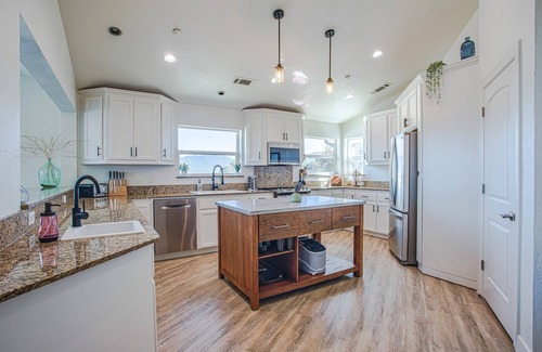 Oakhurst House | Luxury House With Amazing Yosemite Views + Hot Tub