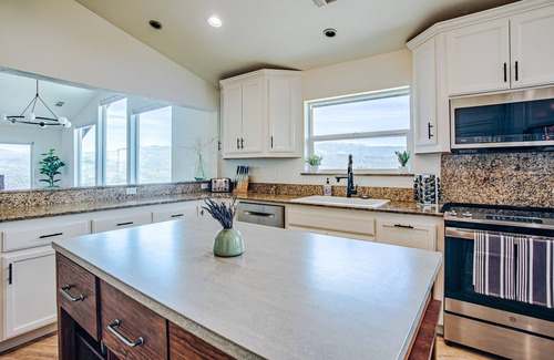Oakhurst House | Luxury House With Amazing Yosemite Views + Hot Tub