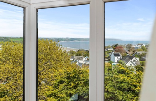 Saundersfoot House | Luxury House With Amazing Sea Views, 4 En-Suite Bedrooms, Private Swimming Pool