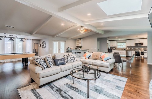 Plano House | Luxury House with Heated Pool, Hot Tub, Pool Table, 4 Bedroom, 3 Bath