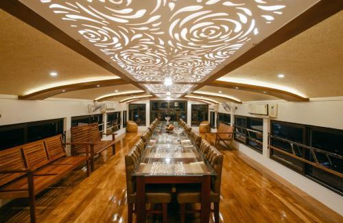 Alappuzha Boat Rental | Luxury Houseboat