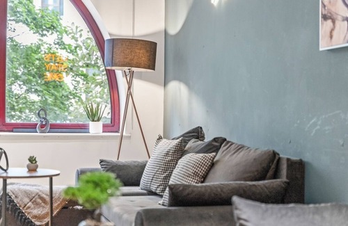 Leeds City Center Apartment | Luxury in Leeds - Sleeps 9 - Pool & Tennis Tables