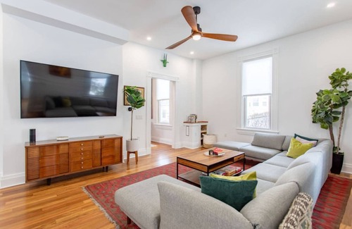 Mount Washington House | Luxury in Pittsburgh | Elegant & Unique Stay