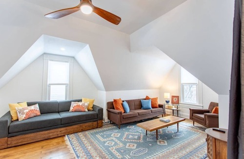 Mount Washington House | Luxury in Pittsburgh | Elegant & Unique Stay