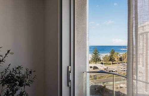 Bondi Beach Apartment | Luxury in the Exclusive Pacific with Ocean Views
