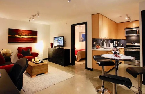 Central Lonsdale House | Luxury In the heart of Central Lonsdale