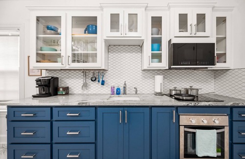 Alexandria House | Luxury in the Park, King Beds, Washer & Dryer