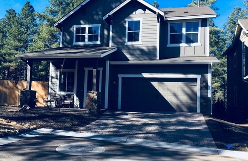 Flagstaff House | Luxury in the Pines, 5 mins to NAU/10 mins to downtown, a/c