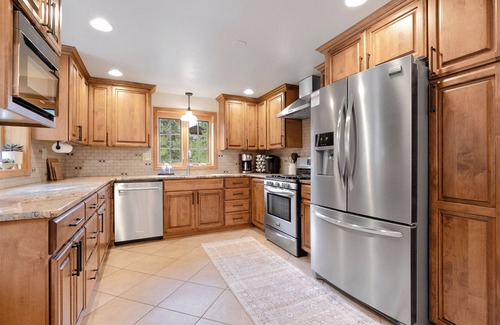 Cascade-Chipita Park Cottage | Luxury in the Mountains: Hot Tub Bliss & Cozy Comfort