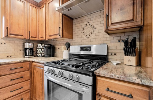 Cascade-Chipita Park Cottage | Luxury in the Mountains: Hot Tub Bliss & Cozy Comfort