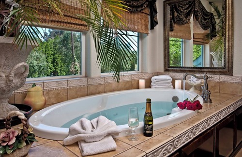 Grandview Villa | Luxury Jacuzzi suite , Private entrance , Full Breakfast