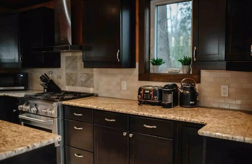 Faraday Cottage | Luxury Kawartha/Haliburton Cottage - 5 bdrms hot tub right on the lake sleeps 12