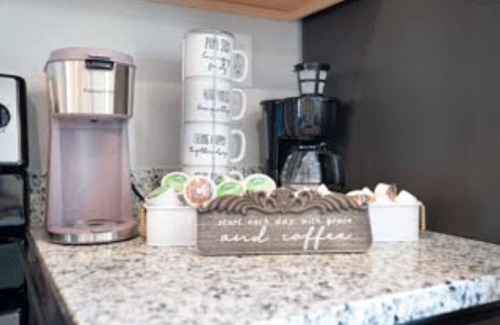 Clarksville Condo | Luxury keyless free WiFi exit 11