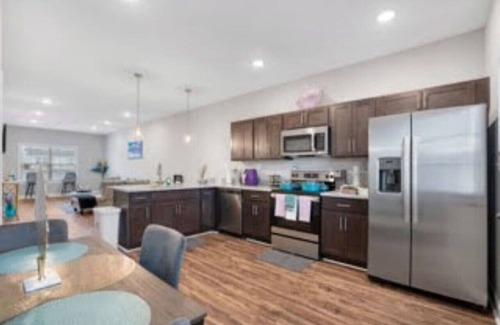 Clarksville Condo | Luxury keyless free WiFi exit 11