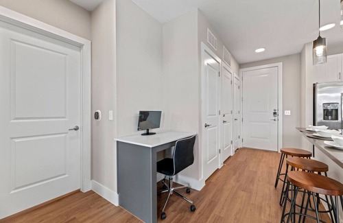 Fort Worth Apartment | Luxury King 1BD | Pool+Gym+Parking+Stockyards