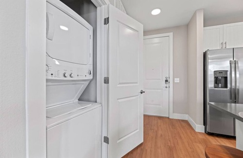 Fort Worth Apartment | Luxury King 1BD | Pool+Gym+Parking+Stockyards