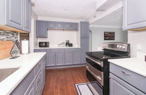 Cleveland House | Luxury King Getaway w/Private Bath & Garage!
