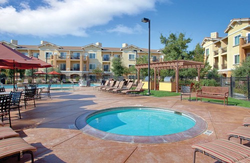 Napa Resort | Luxury KING STUDIO SUITE- Napa Valley Resort w/pool, gym, COMP BOTTLE WINE 🍷