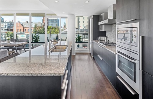 Inner Harbour Condo | Luxury King Suite w/Parking/Pool/Hot tub/Gym