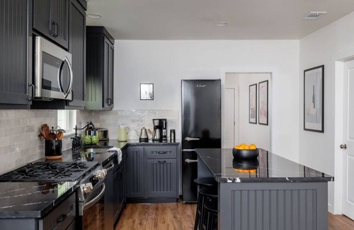 Holly House | Luxury Kitchen, 3br Bungalow | Eastsider - Portoro