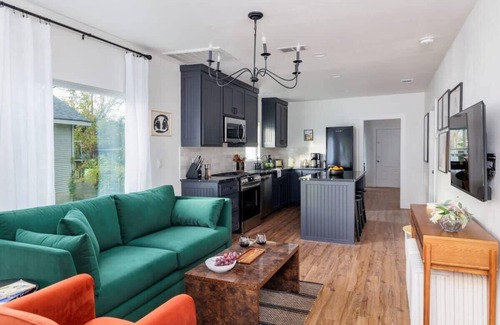 Holly House | Luxury Kitchen, 3br Bungalow | Eastsider - Portoro