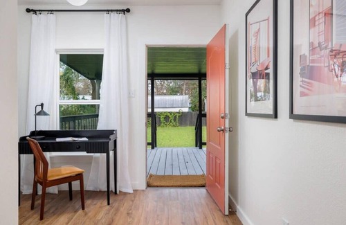 Holly House | Luxury Kitchen, 3br Bungalow | Eastsider - Portoro