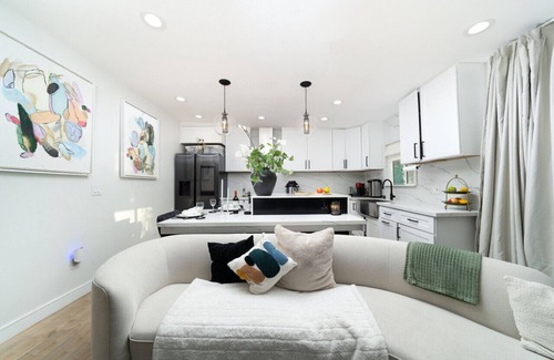 Anaheim Colony Historic District House | Luxury Kitchen & Private Courtyard: Top Features