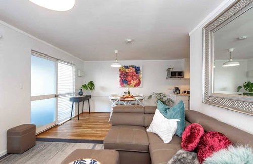 Scarborough Apartment | Luxury Lagoon Ocean Escape - 2BR +Sofabed Sleep 6!