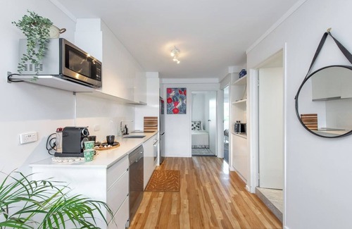 Scarborough Apartment | Luxury Lagoon Ocean Escape - 2BR +Sofabed Sleep 6!