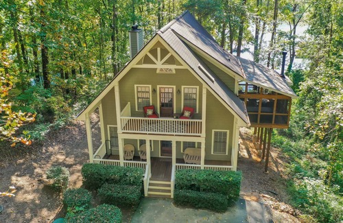 Dawsonville House | Luxury Lake Cabin - Large Outdoor Living Area, Hot Tub, Pool Table