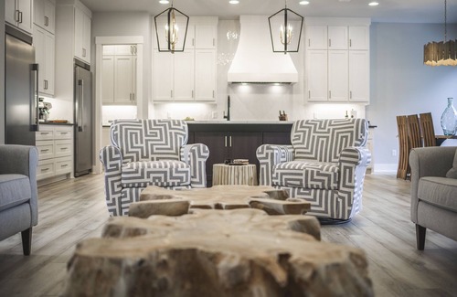 Rockwell House | Luxury Lake Front+Heated Pool & Hot Tub+Boat Dock