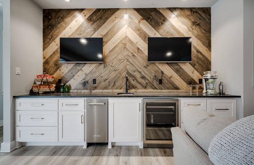 Rockwell House | Luxury Lake Front+Heated Pool & Hot Tub+Boat Dock