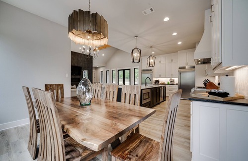 Rockwell House | Luxury Lake Front+Heated Pool & Hot Tub+Boat Dock