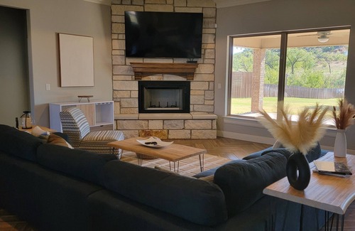San Angelo House | Luxury lake front retreat! Family and pet friendly with fishing access!