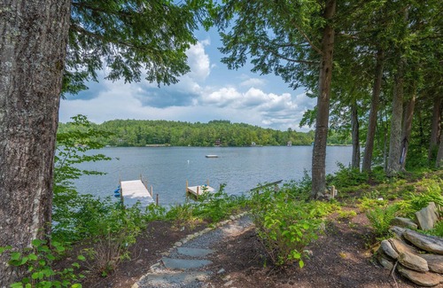 New London House | Luxury Lake home w/ hottub