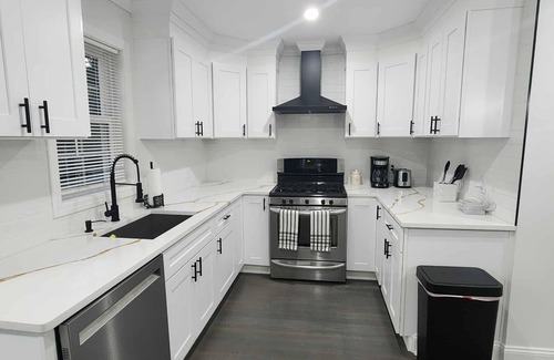 Gardner Cottage | Luxury Lake house