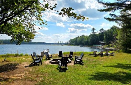 Eagle River House | Luxury Lakefront 4 BDR, 10 Beds, 4 Bath