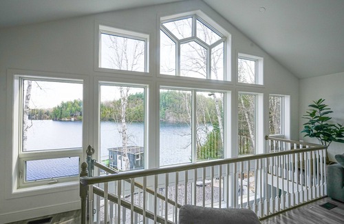 Faraday Villa | Luxury Lakefront 4200sqft Oasis ★ HotTub, BBQ