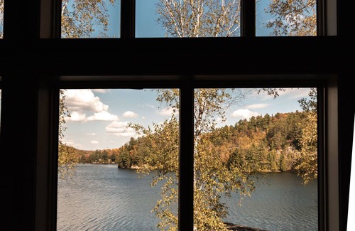 Faraday Villa | Luxury Lakefront 4200sqft Oasis ★ HotTub, BBQ
