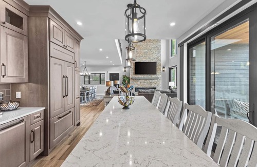 Colchester Villa | Luxury Lakefront 4BR w/Beach