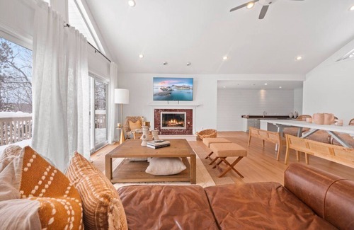 Wonder Lake House | Luxury Lakefront Escape - 25 mins from Lake Geneva w/Boat Rental