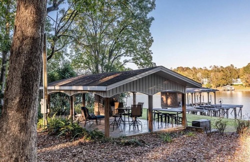 Eatonton House | Luxury Lakefront Getaway on Beautiful Lake Sinclair