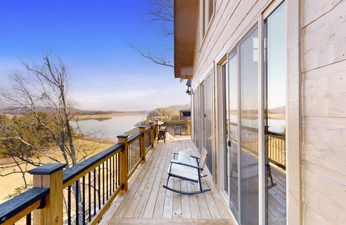 Sevierville Cabin | Luxury lakefront home with private pool, hot tub, & free attraction tickets